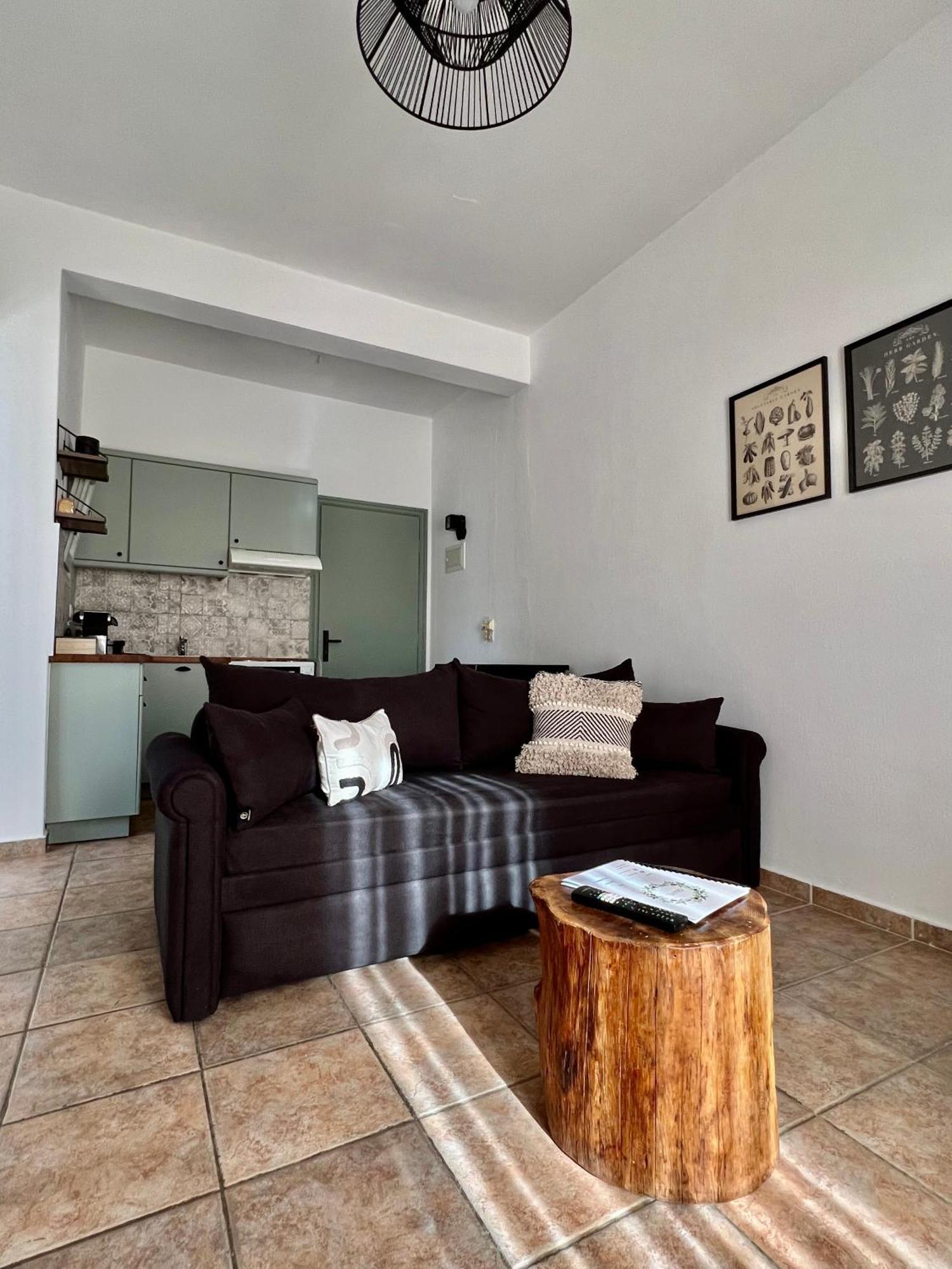 Rania Skopelos